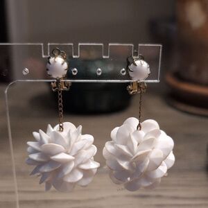Vintage MCM Elegant White Floral Petal Ball Clip On Drop Earrings